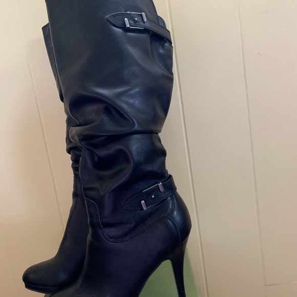 Boots - Picture 2 of 8